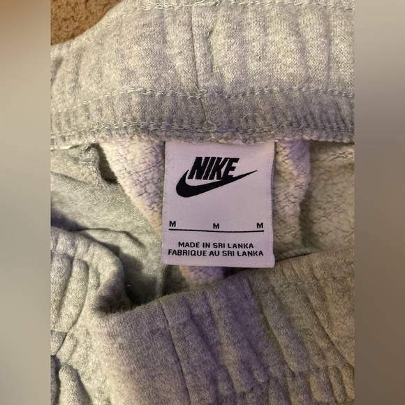 Nike Sweatpants. SEE PICS FOR MEASUREMENTS. - Picture 5 of 5